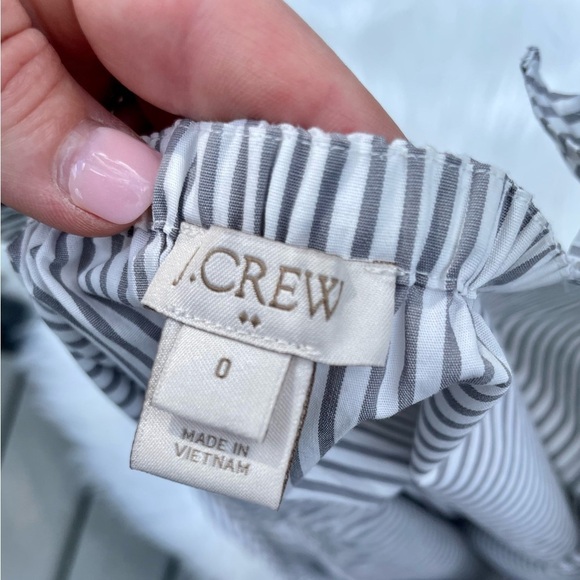 J Crew  - seersucker ruffle top - size 0 - Picture 9 of 9